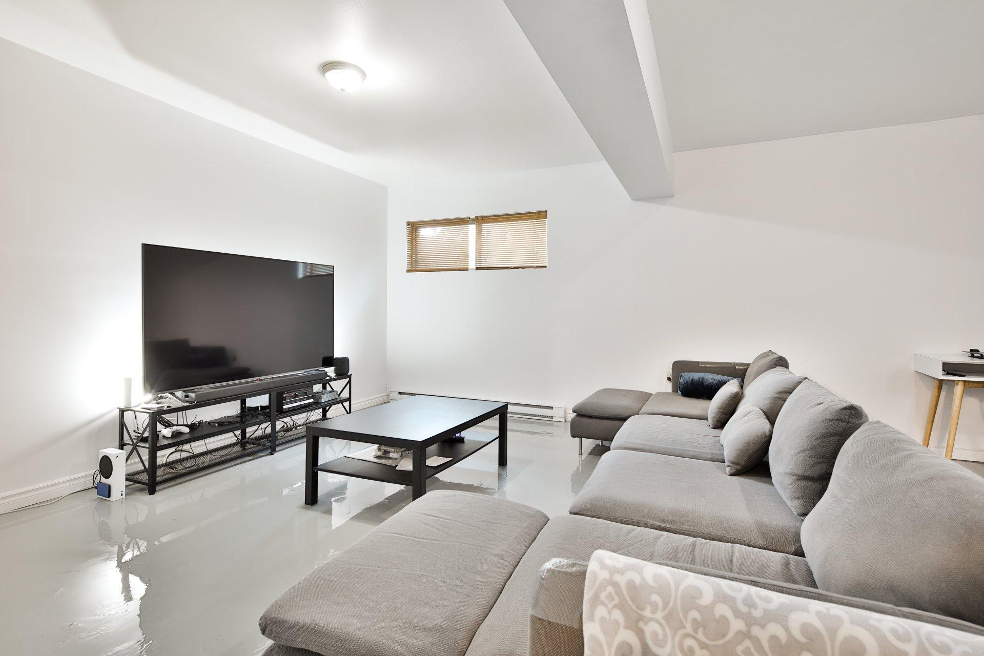









3820


Ch. de la Côte-de-Liesse

,
Mont-Royal,




QC
H4N2P5

