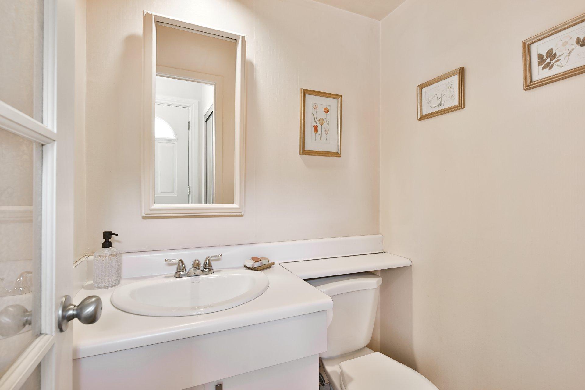 









3820


Ch. de la Côte-de-Liesse

,
Mont-Royal,




QC
H4N2P5

