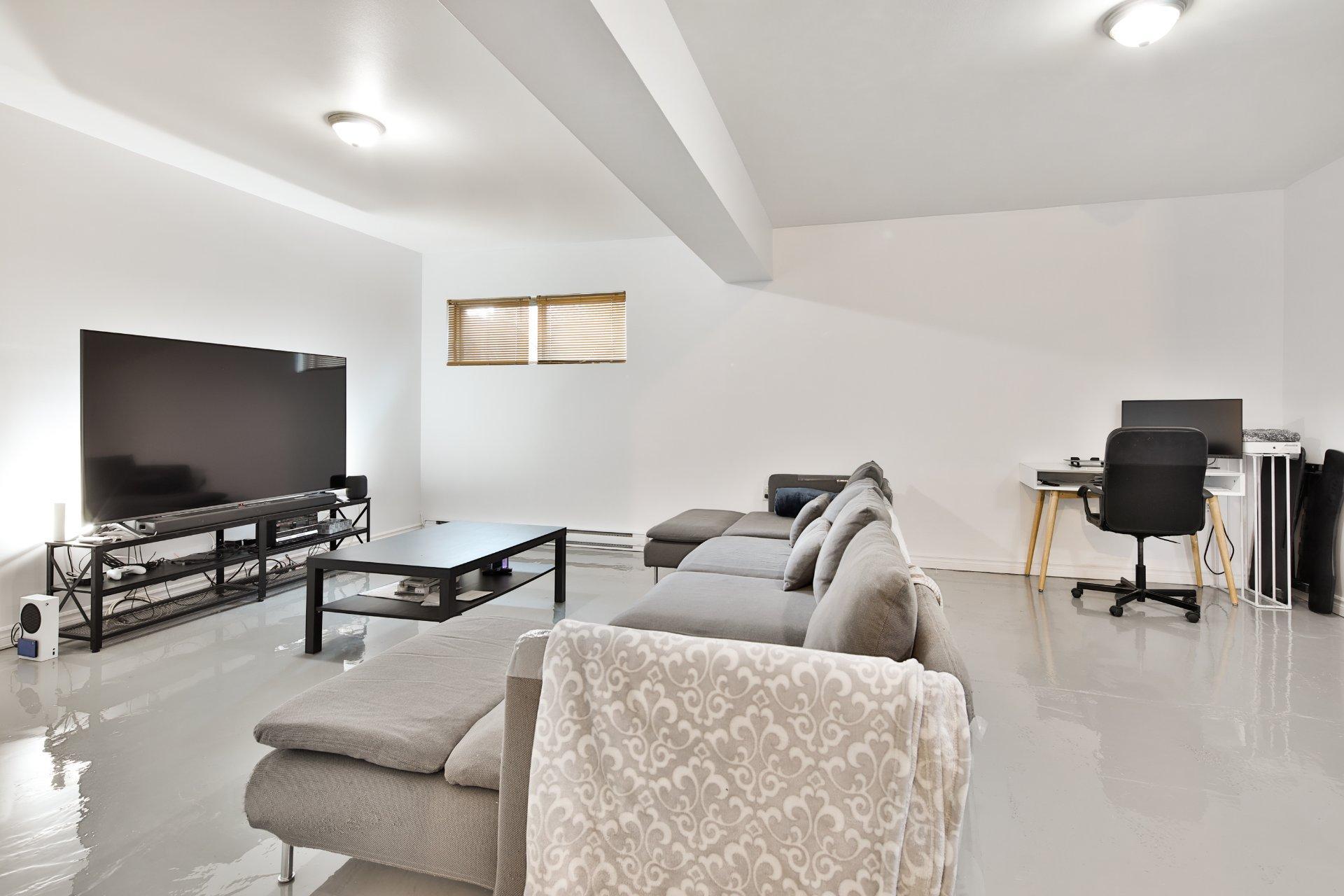 









3820


Ch. de la Côte-de-Liesse

,
Mont-Royal,




QC
H4N2P5

