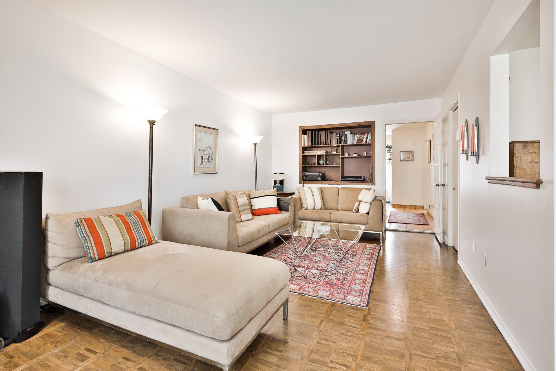 









3820


Ch. de la Côte-de-Liesse

,
Mont-Royal,




QC
H4N2P5

