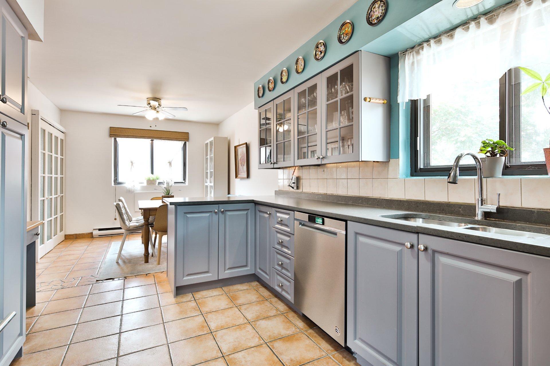 









3820


Ch. de la Côte-de-Liesse

,
Mont-Royal,




QC
H4N2P5

