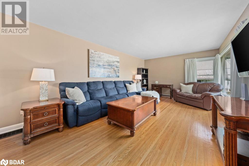 












1036 WAGARVILLE Road

,
Parham,




Ontario
K0H2K0

