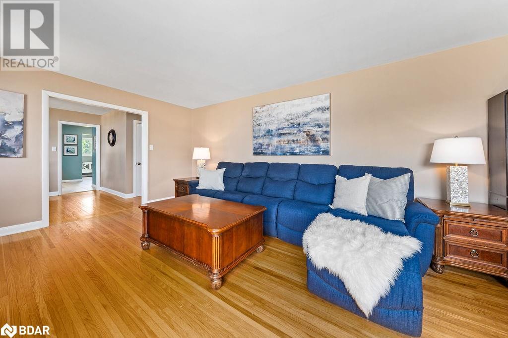












1036 WAGARVILLE Road

,
Parham,




Ontario
K0H2K0

