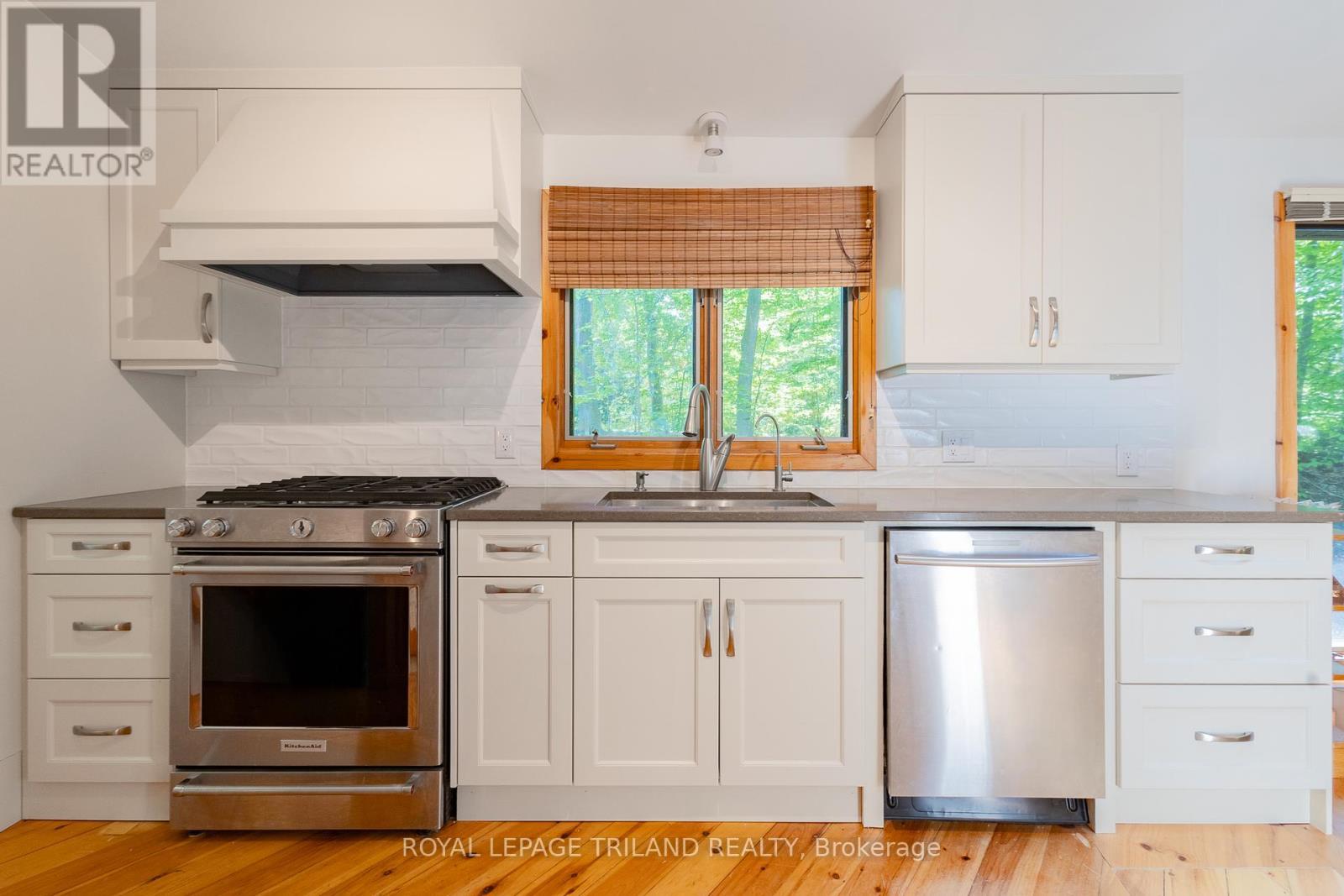 












75331 GLITTER BAY CRESCENT

,
Bluewater (Stanley),




Ontario
N0M1G0

