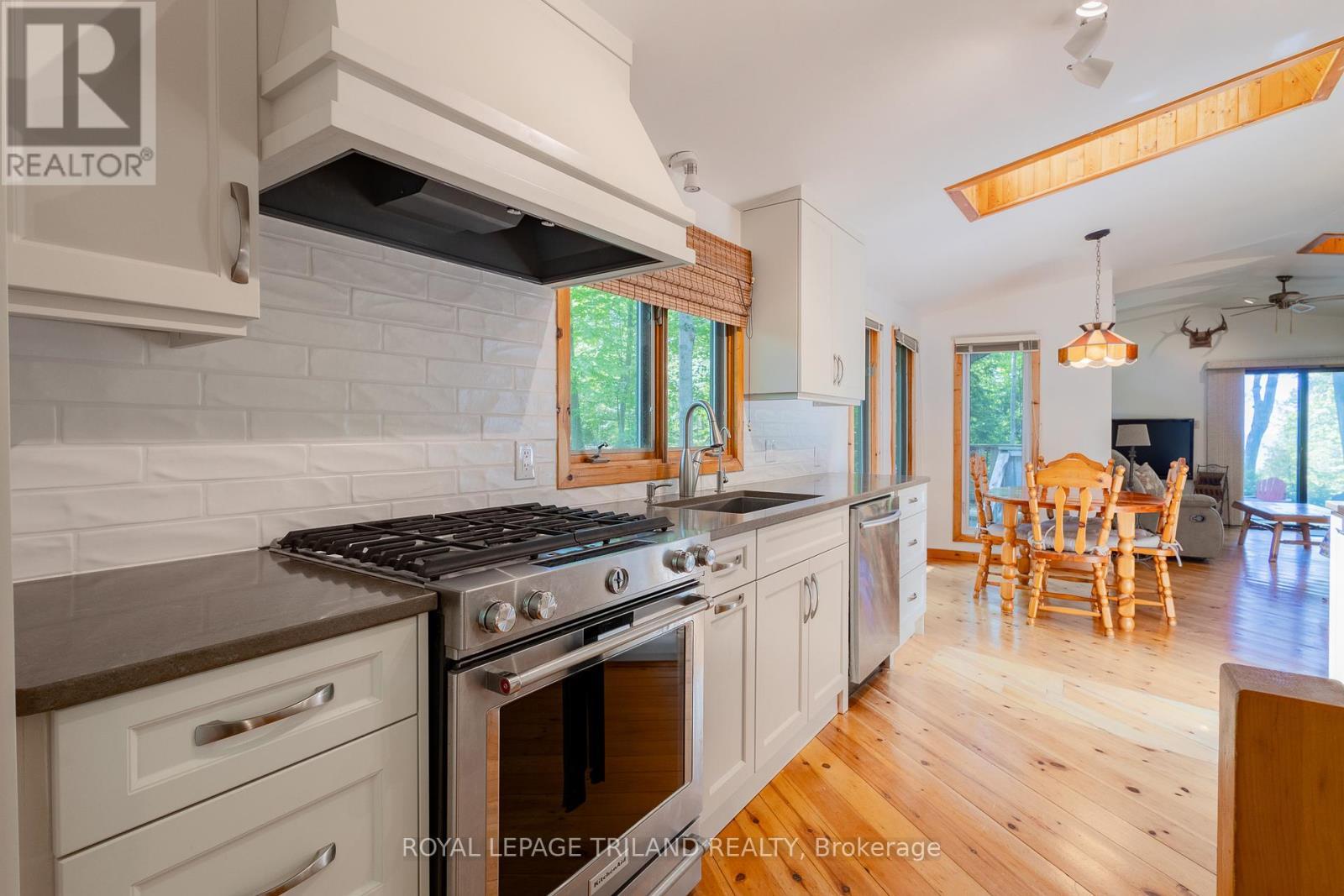 












75331 GLITTER BAY CRESCENT

,
Bluewater (Stanley),




Ontario
N0M1G0

