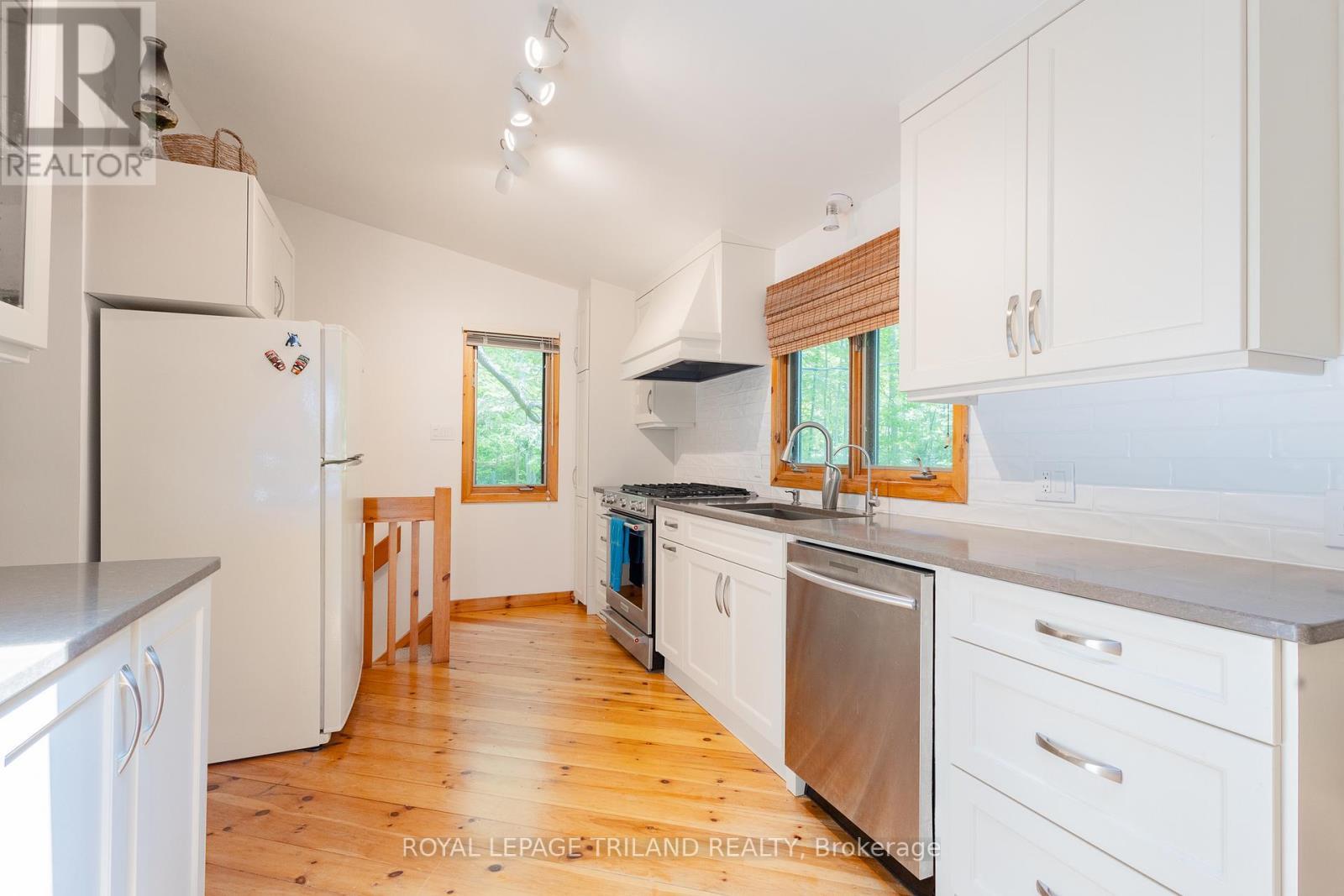 












75331 GLITTER BAY CRESCENT

,
Bluewater (Stanley),




Ontario
N0M1G0

