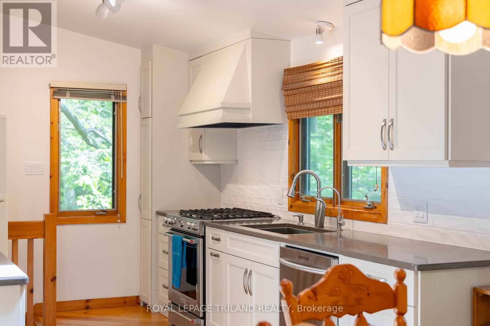 












75331 GLITTER BAY CRESCENT

,
Bluewater (Stanley),




Ontario
N0M1G0

