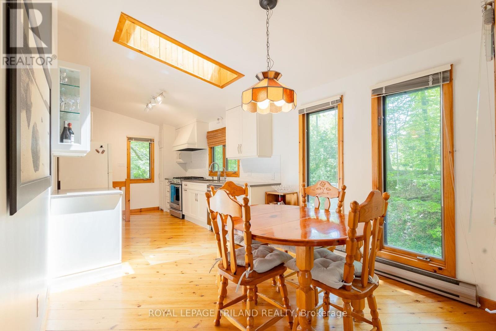 












75331 GLITTER BAY CRESCENT

,
Bluewater (Stanley),




Ontario
N0M1G0


