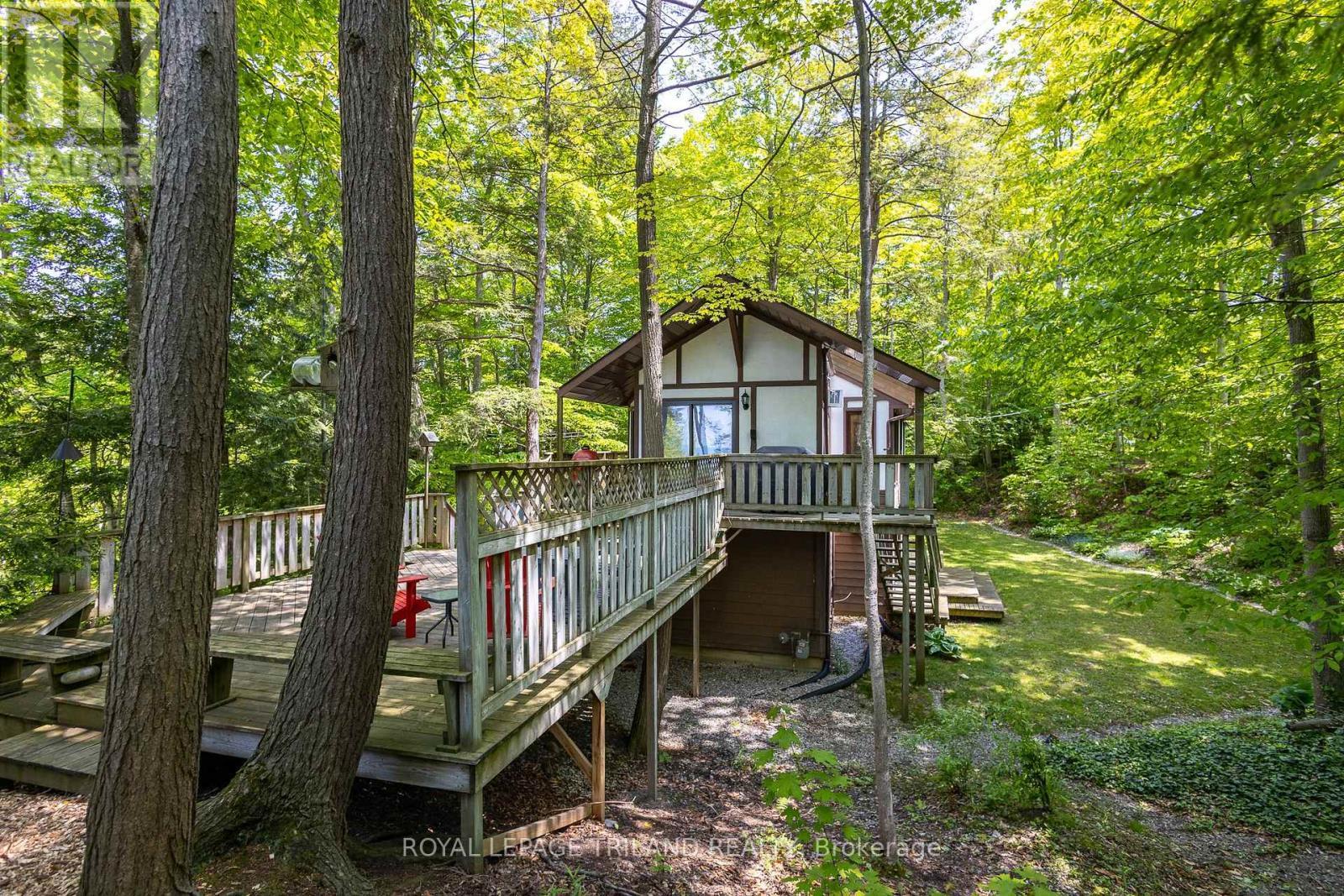












75331 GLITTER BAY CRESCENT

,
Bluewater (Stanley),




Ontario
N0M1G0

