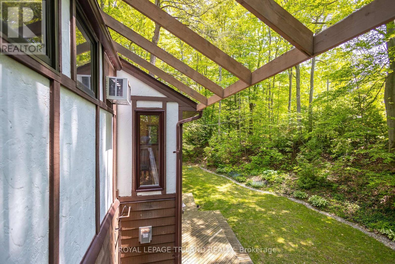 












75331 GLITTER BAY CRESCENT

,
Bluewater (Stanley),




Ontario
N0M1G0

