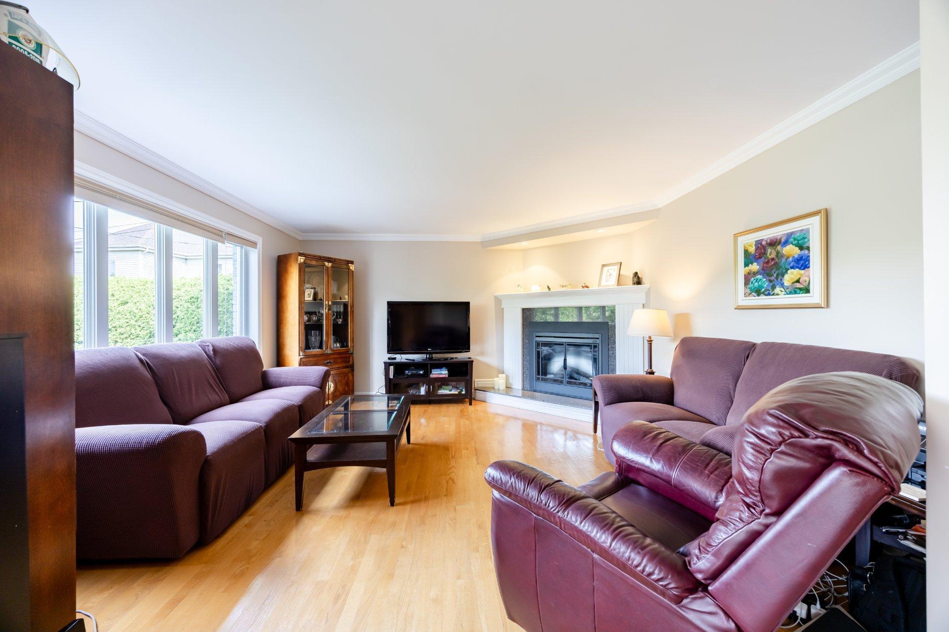 









14


Rue Vincent-Blouin

,
Kirkland,




QC
H9J4B2

