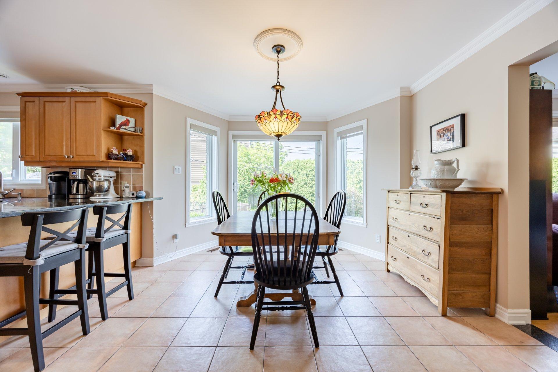 









14


Rue Vincent-Blouin

,
Kirkland,




QC
H9J4B2

