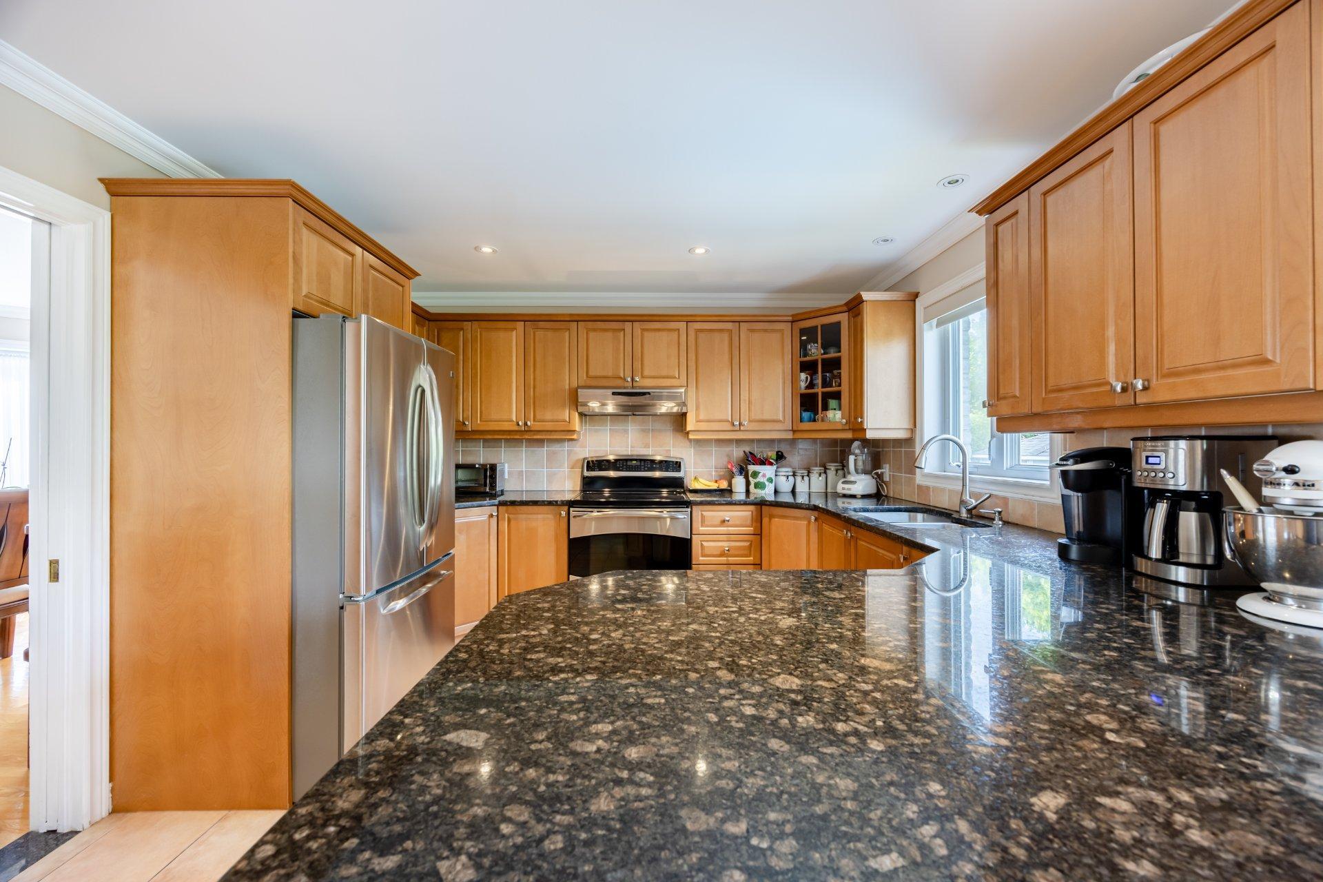 









14


Rue Vincent-Blouin

,
Kirkland,




QC
H9J4B2

