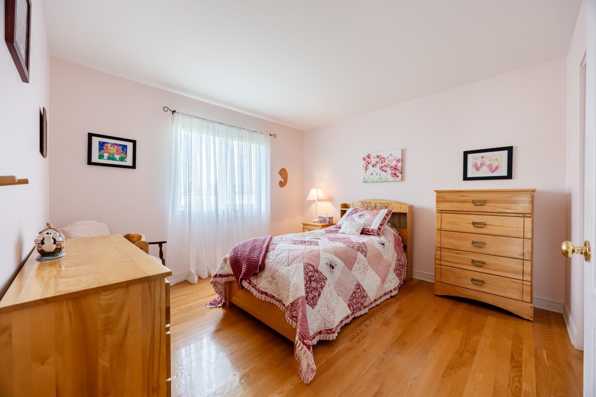 









14


Rue Vincent-Blouin

,
Kirkland,




QC
H9J4B2


