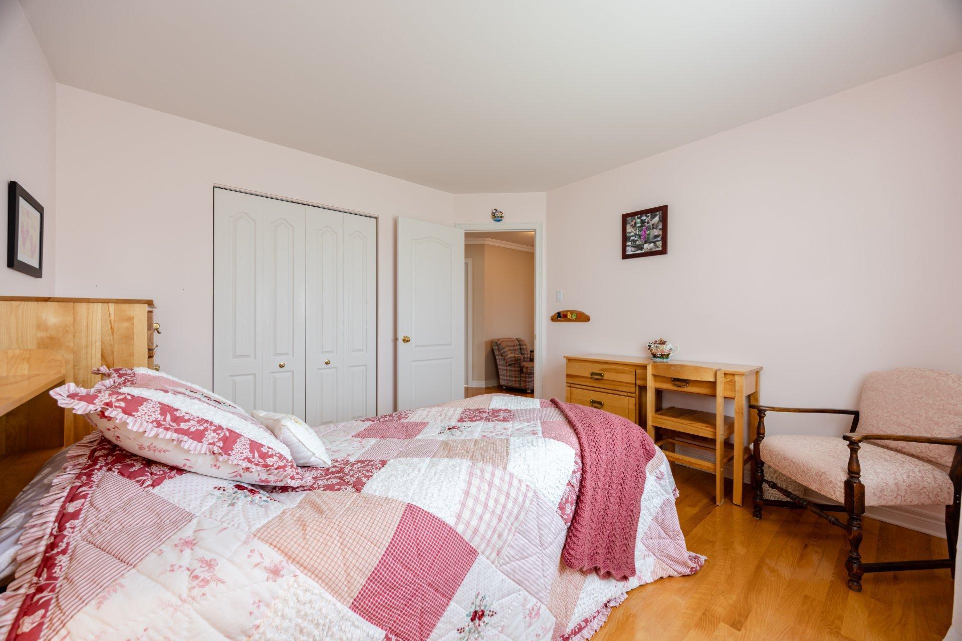 









14


Rue Vincent-Blouin

,
Kirkland,




QC
H9J4B2

