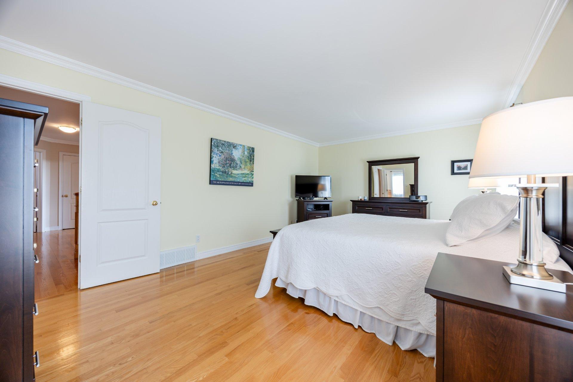 









14


Rue Vincent-Blouin

,
Kirkland,




QC
H9J4B2

