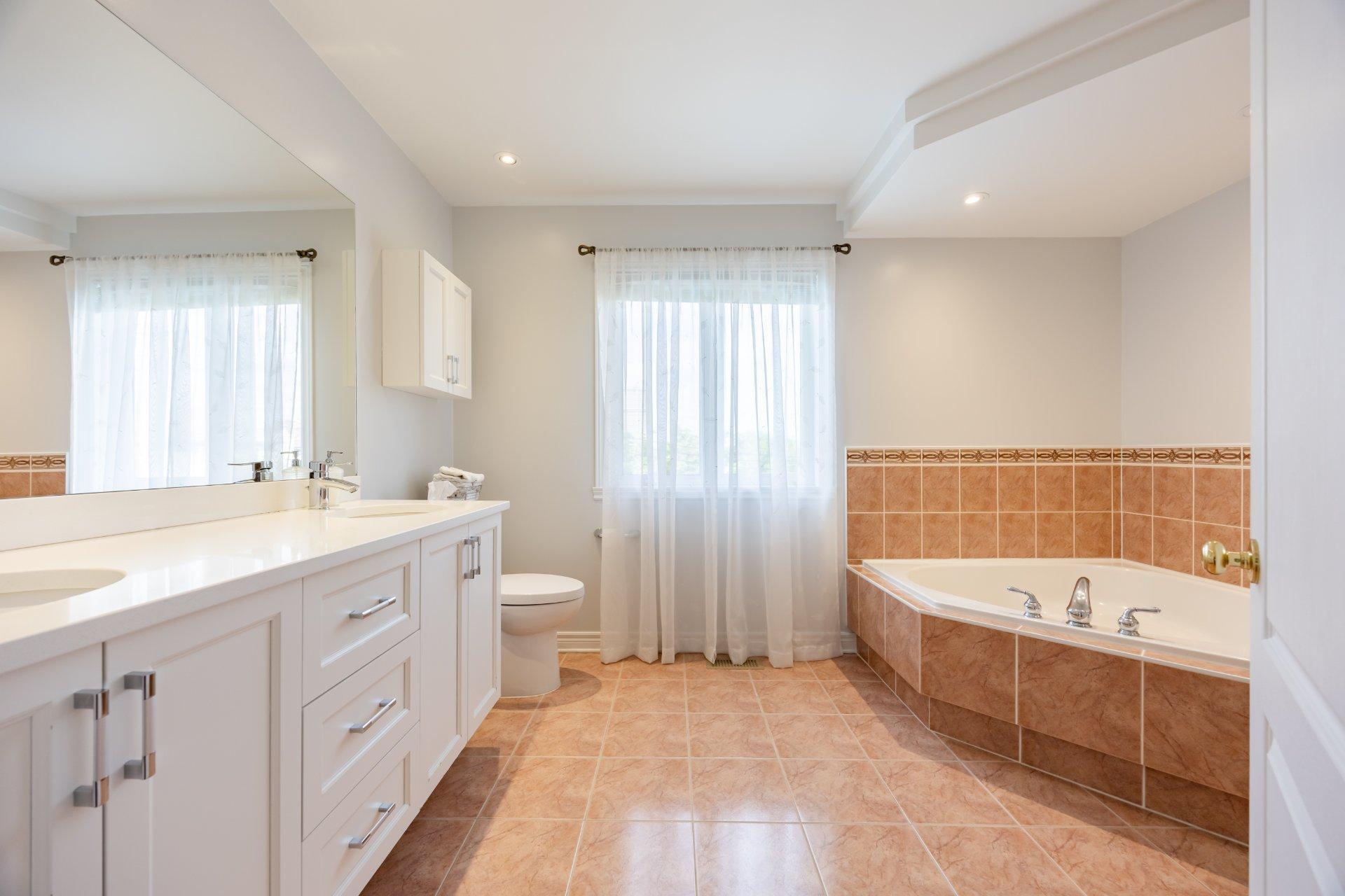 









14


Rue Vincent-Blouin

,
Kirkland,




QC
H9J4B2

