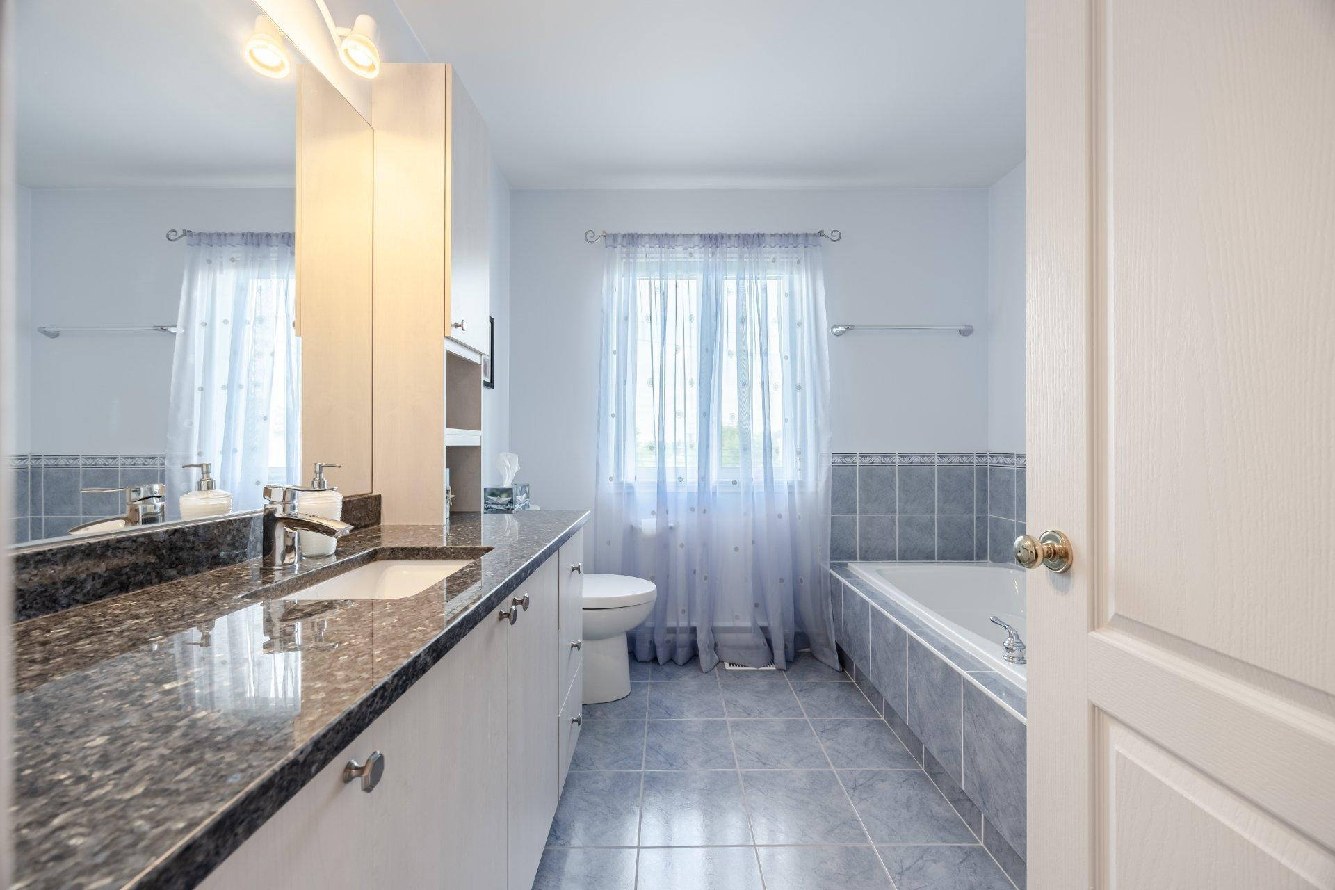 









14


Rue Vincent-Blouin

,
Kirkland,




QC
H9J4B2

