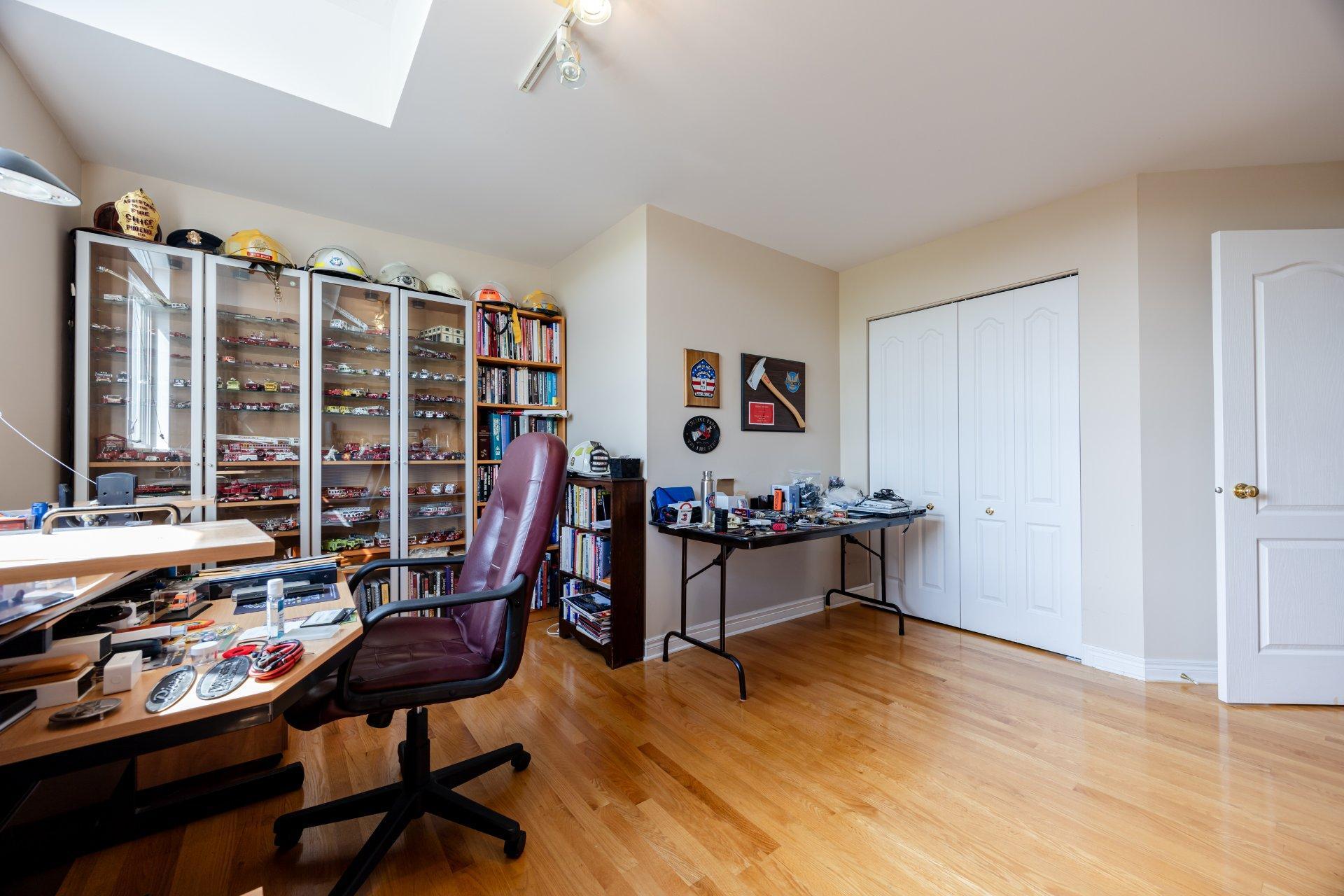 









14


Rue Vincent-Blouin

,
Kirkland,




QC
H9J4B2

