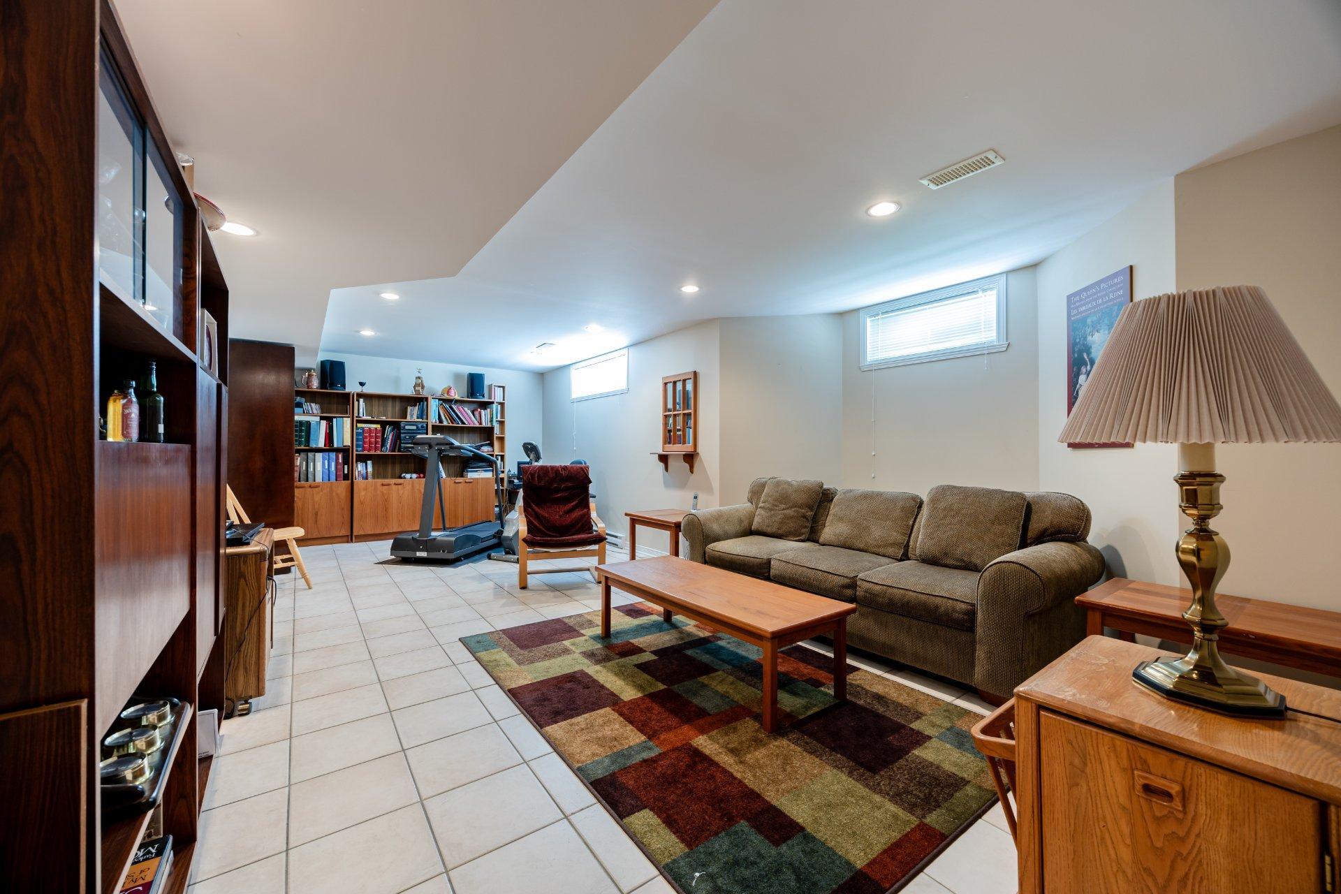 









14


Rue Vincent-Blouin

,
Kirkland,




QC
H9J4B2

