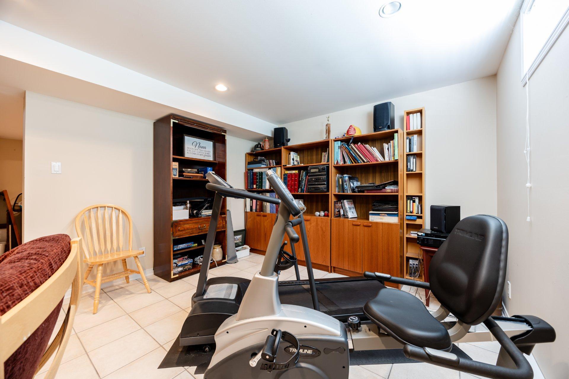 









14


Rue Vincent-Blouin

,
Kirkland,




QC
H9J4B2

