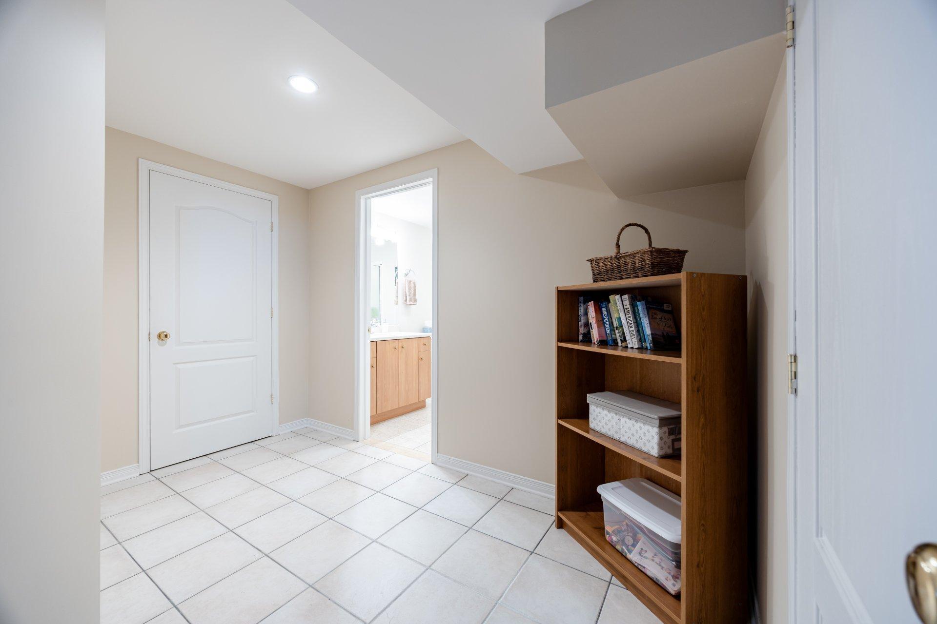 









14


Rue Vincent-Blouin

,
Kirkland,




QC
H9J4B2

