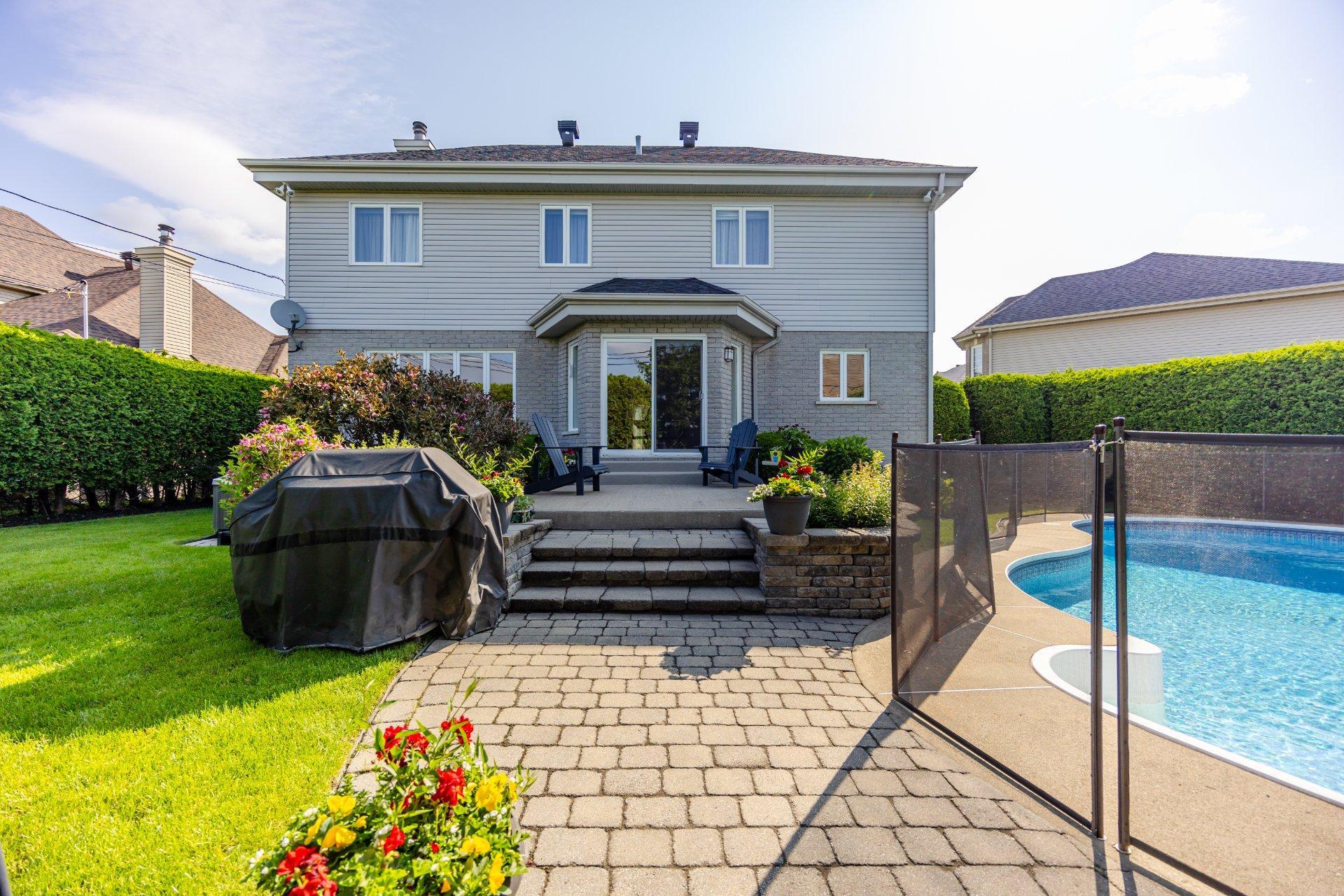 









14


Rue Vincent-Blouin

,
Kirkland,




QC
H9J4B2

