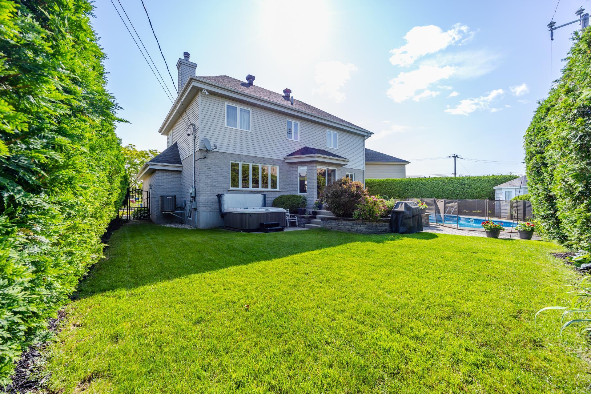 









14


Rue Vincent-Blouin

,
Kirkland,




QC
H9J4B2

