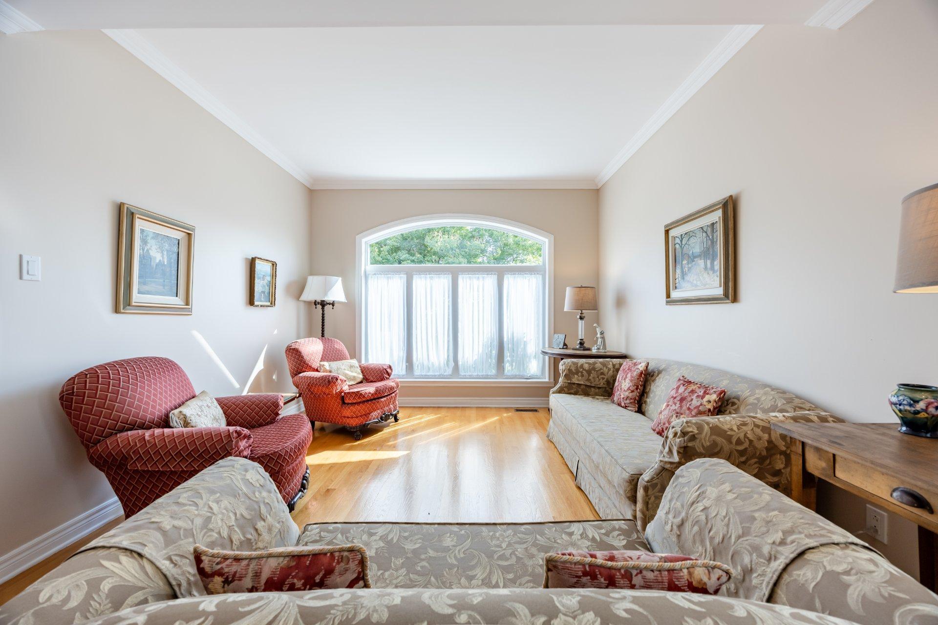 









14


Rue Vincent-Blouin

,
Kirkland,




QC
H9J4B2

