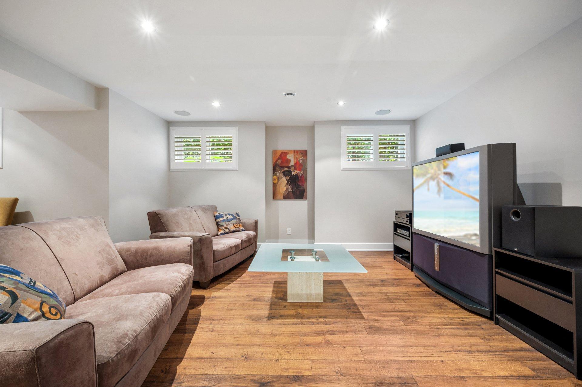 









723


Rue des Passerins

,
Mont-Saint-Hilaire,




QC
J3H0E5

