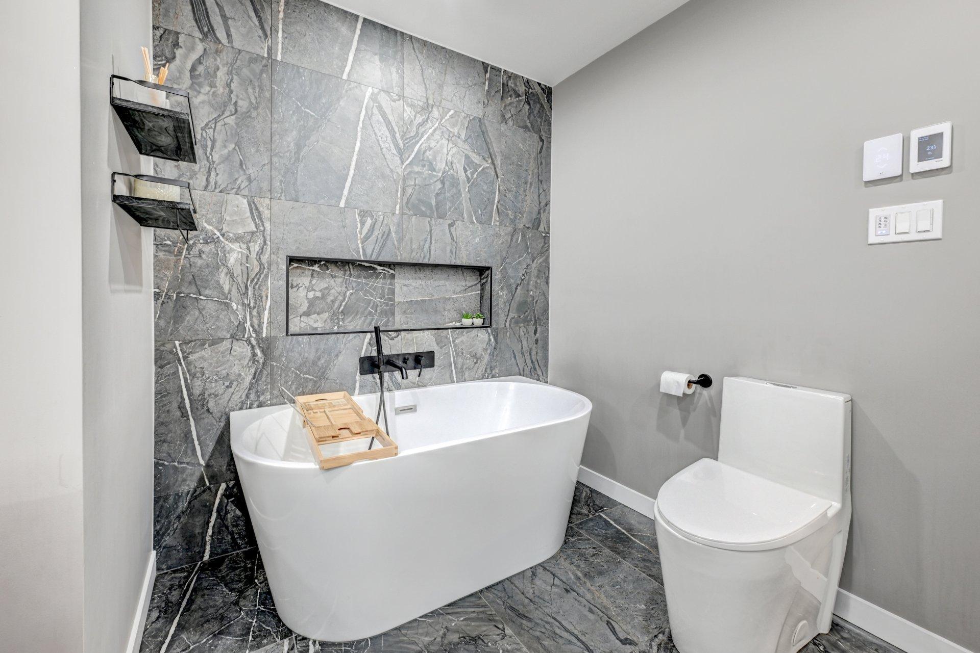 









216


Place Donnacona

,
Dollard-des-Ormeaux,




QC
H9B3J8

