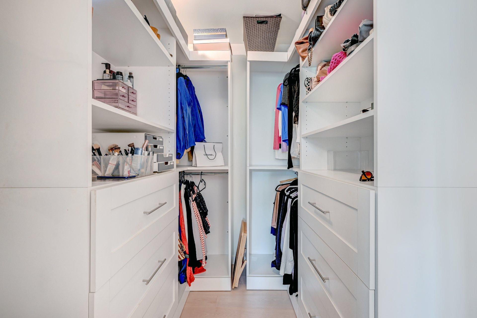 









216


Place Donnacona

,
Dollard-des-Ormeaux,




QC
H9B3J8

