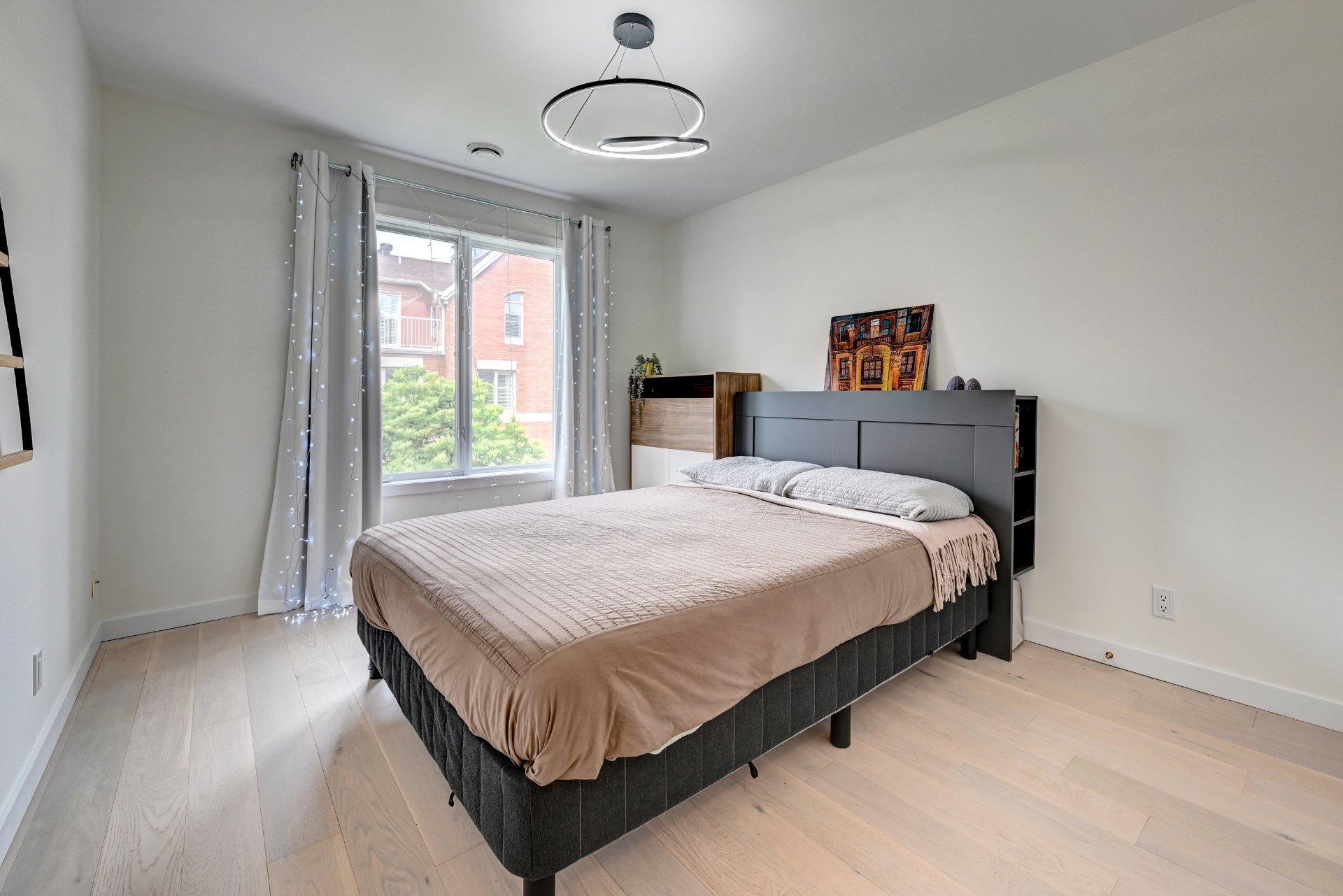 









216


Place Donnacona

,
Dollard-des-Ormeaux,




QC
H9B3J8


