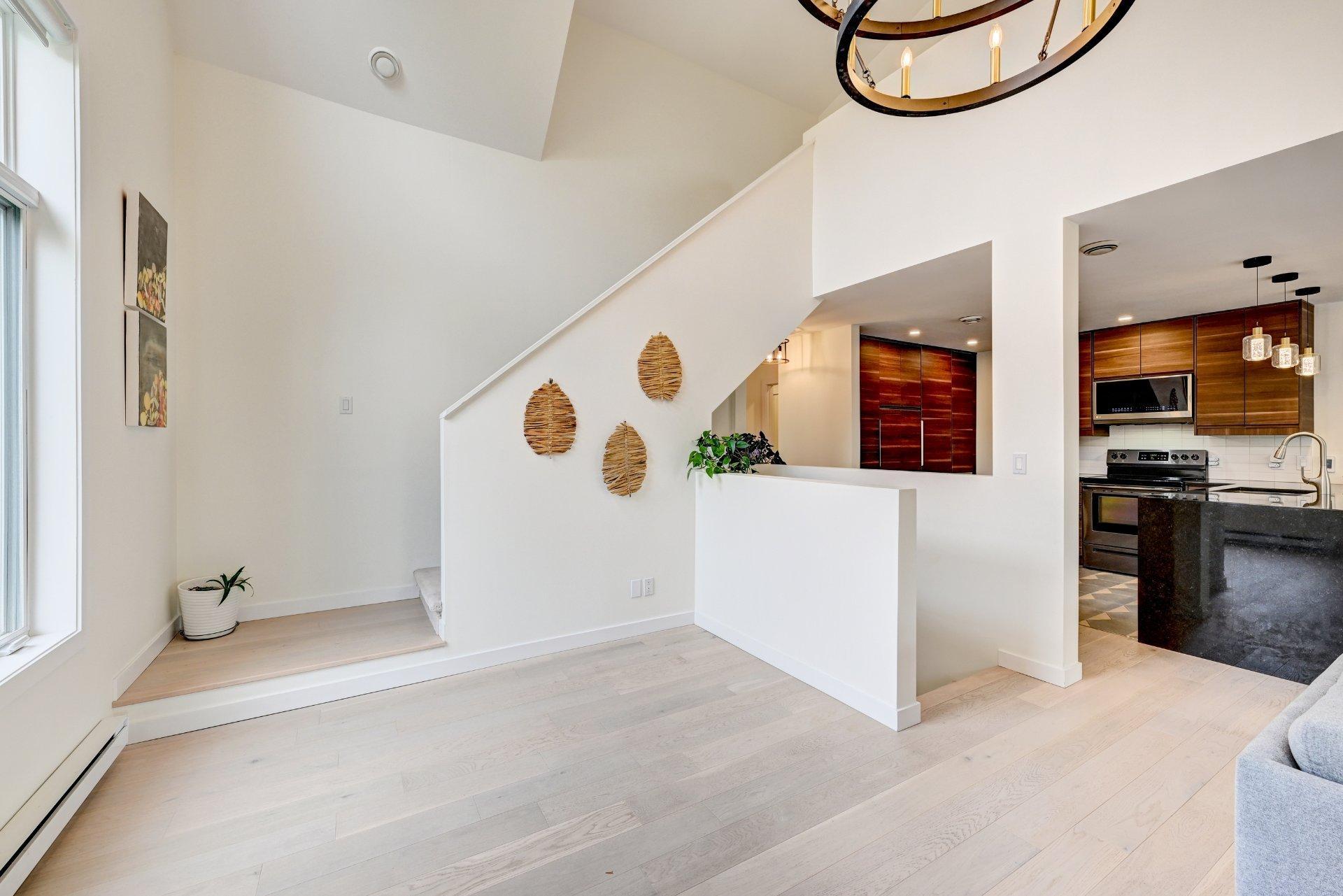 









216


Place Donnacona

,
Dollard-des-Ormeaux,




QC
H9B3J8

