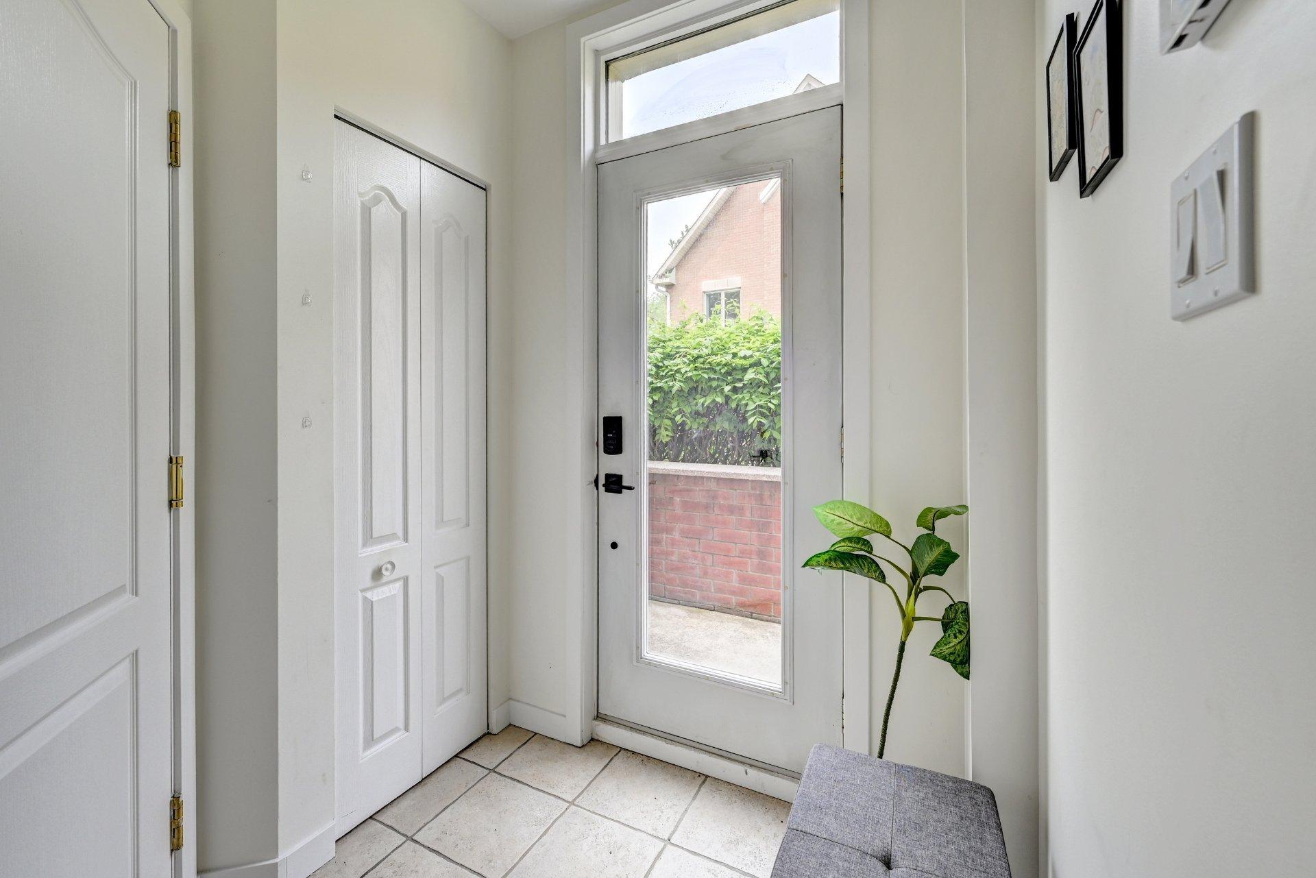 









216


Place Donnacona

,
Dollard-des-Ormeaux,




QC
H9B3J8

