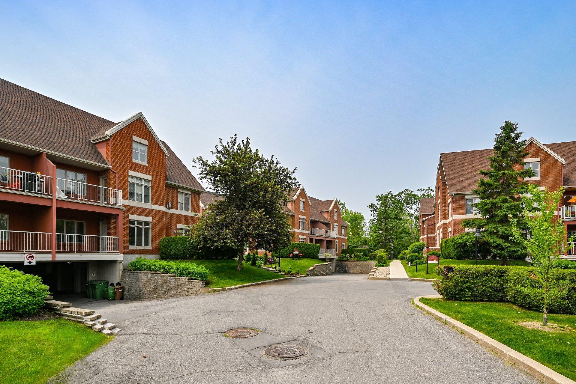 









216


Place Donnacona

,
Dollard-des-Ormeaux,




QC
H9B3J8

