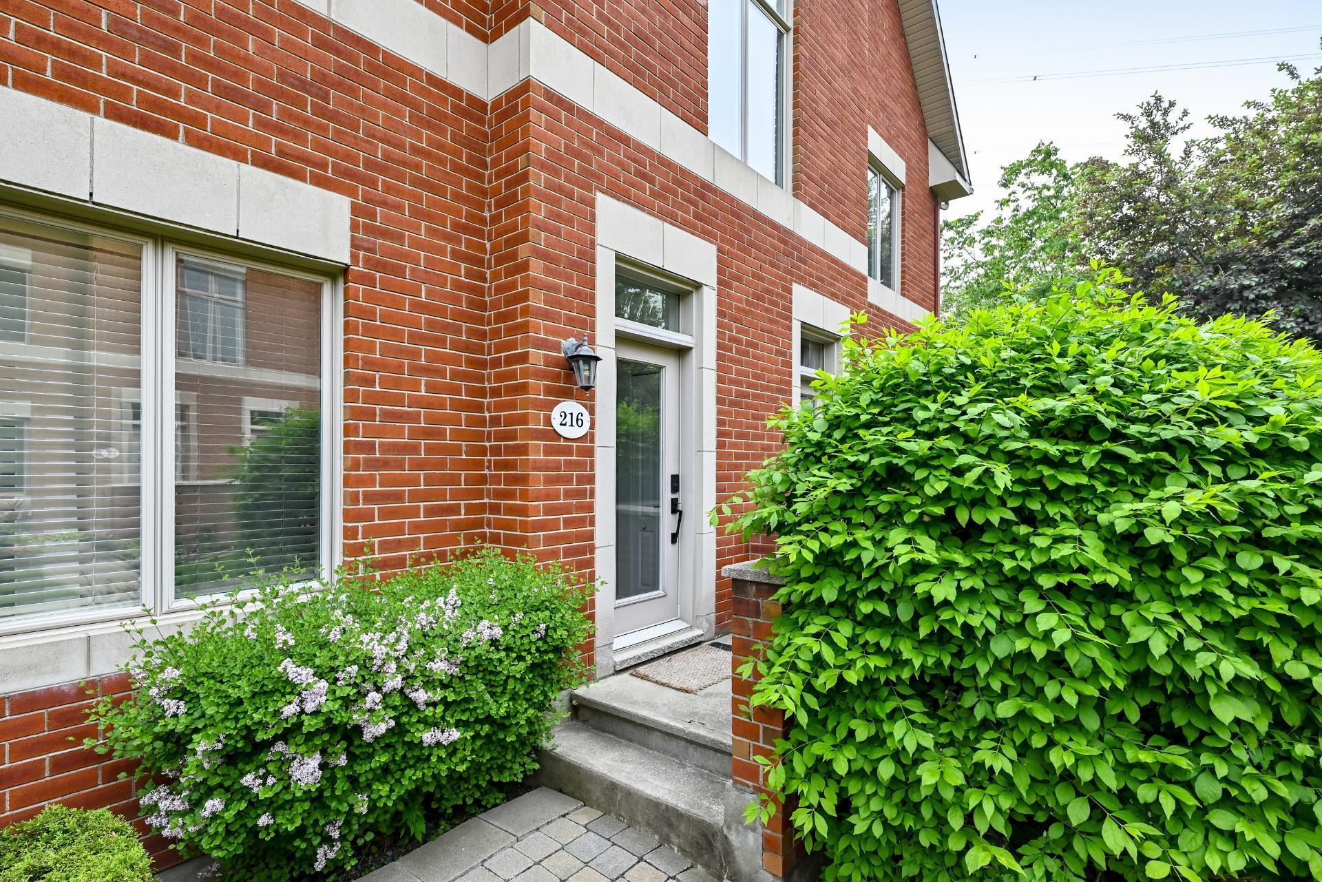 









216


Place Donnacona

,
Dollard-des-Ormeaux,




QC
H9B3J8

