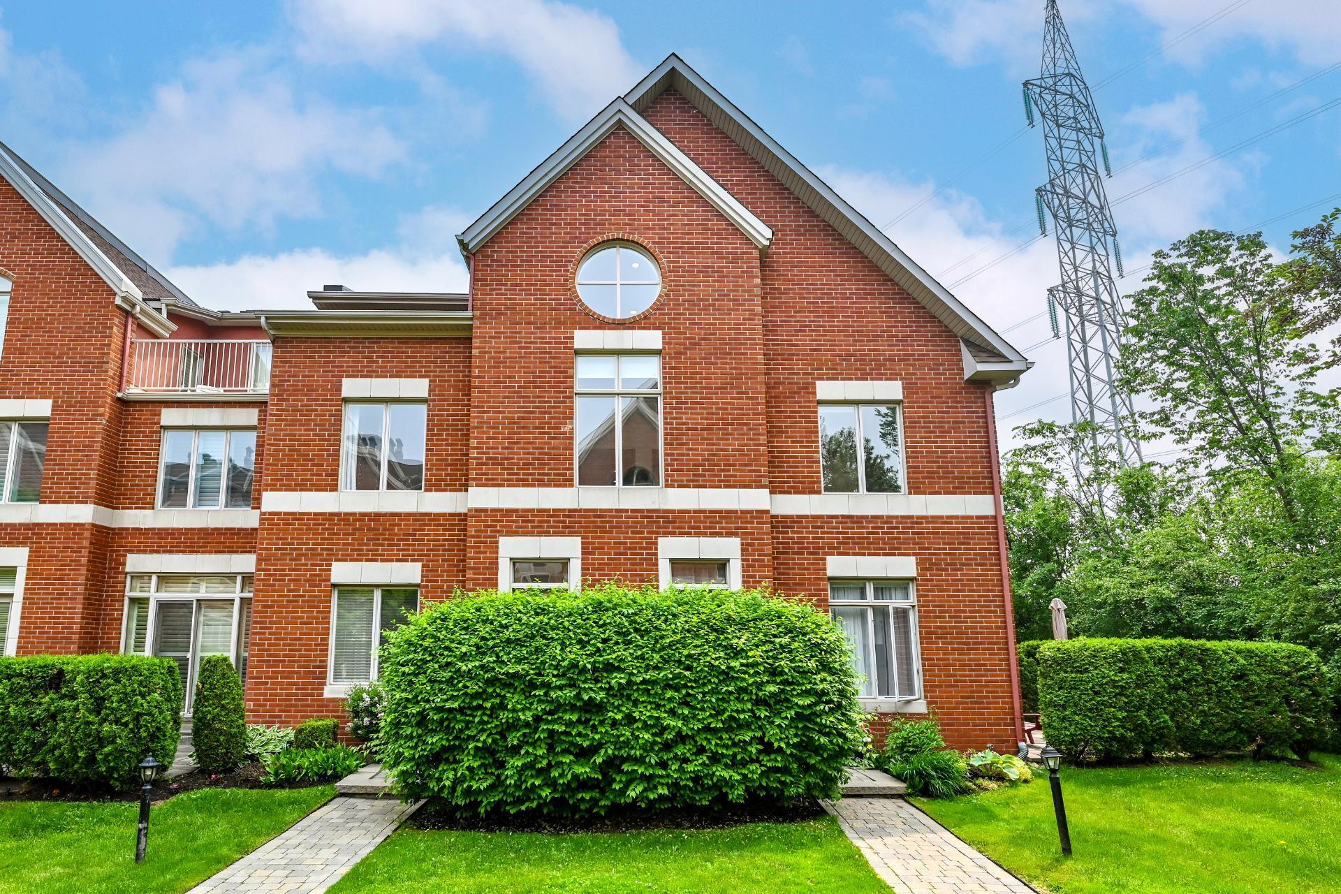









216


Place Donnacona

,
Dollard-des-Ormeaux,




QC
H9B3J8

