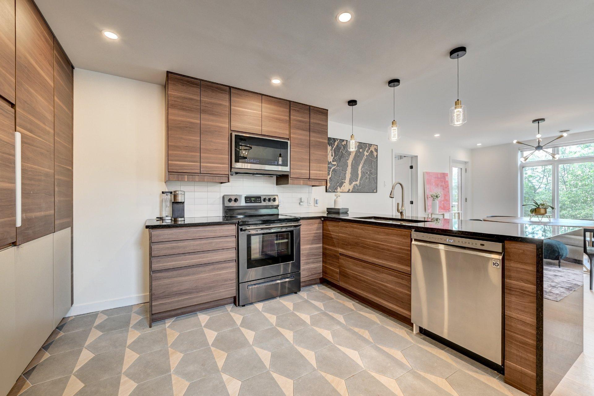 









216


Place Donnacona

,
Dollard-des-Ormeaux,




QC
H9B3J8

