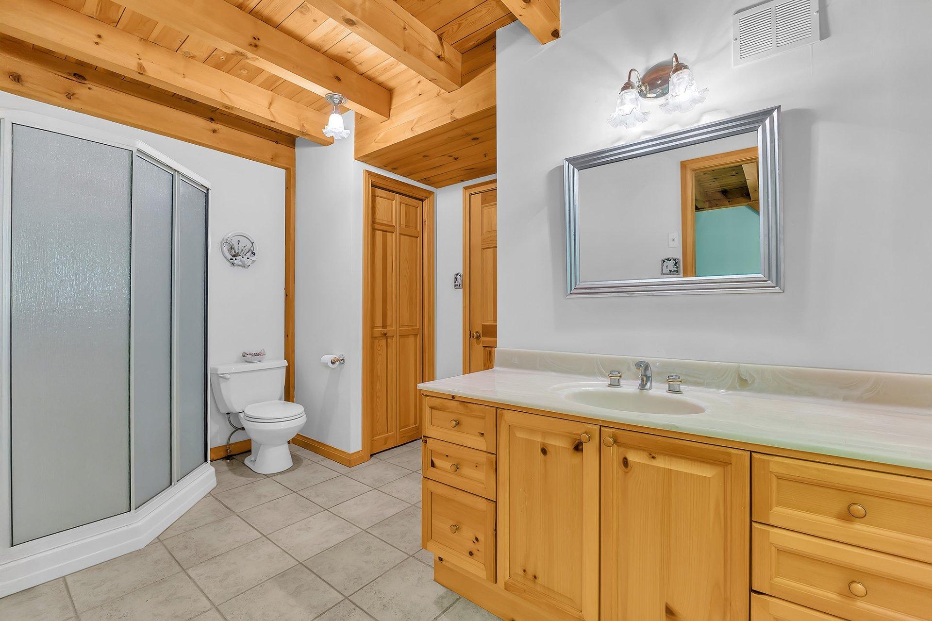 









242


Ch. du Lac-Grand

,
Val-des-Monts,




QC
J8N5J7

