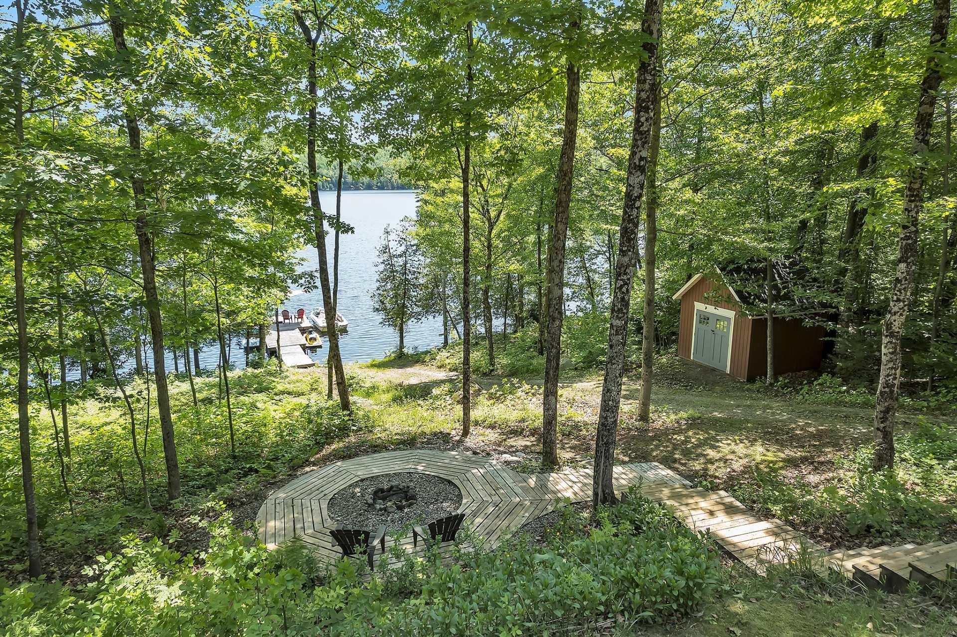









242


Ch. du Lac-Grand

,
Val-des-Monts,




QC
J8N5J7

