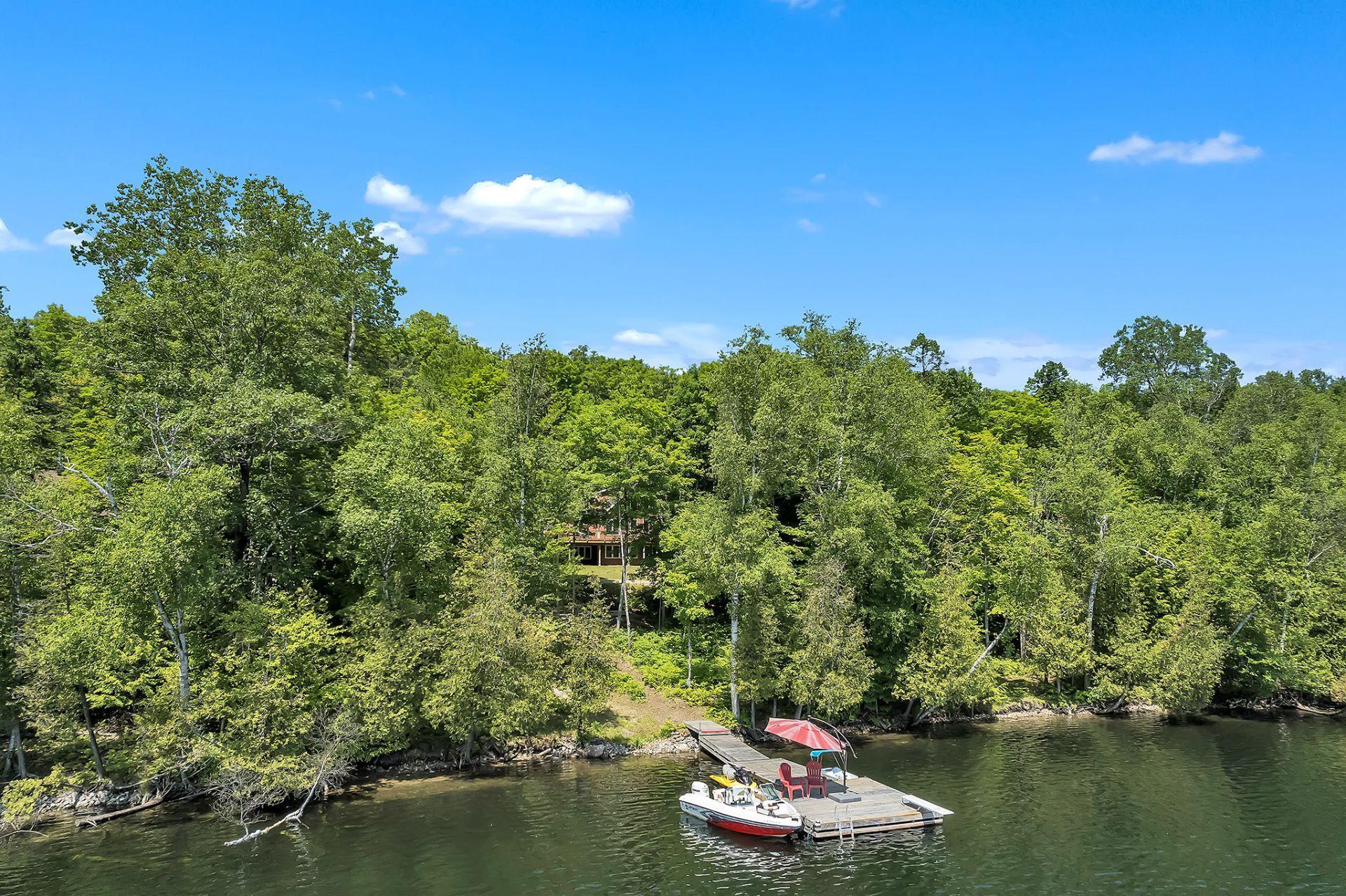 









242


Ch. du Lac-Grand

,
Val-des-Monts,




QC
J8N5J7

