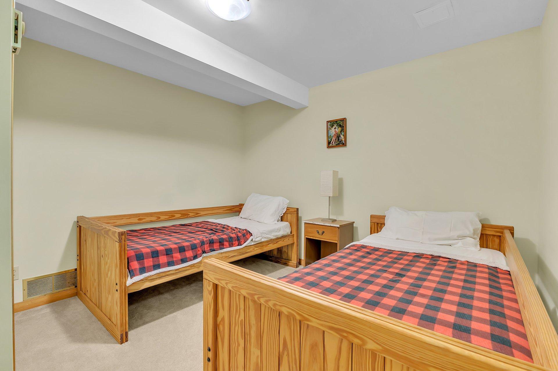 









242


Ch. du Lac-Grand

,
Val-des-Monts,




QC
J8N5J7

