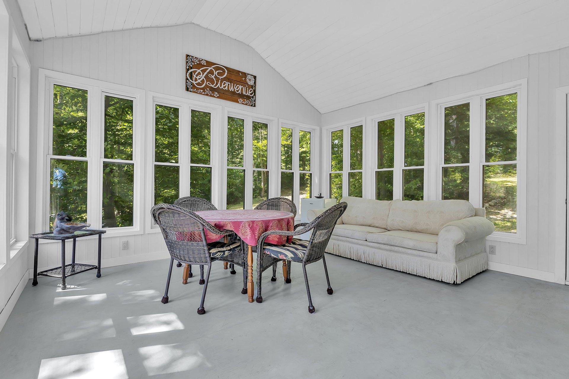 









242


Ch. du Lac-Grand

,
Val-des-Monts,




QC
J8N5J7

