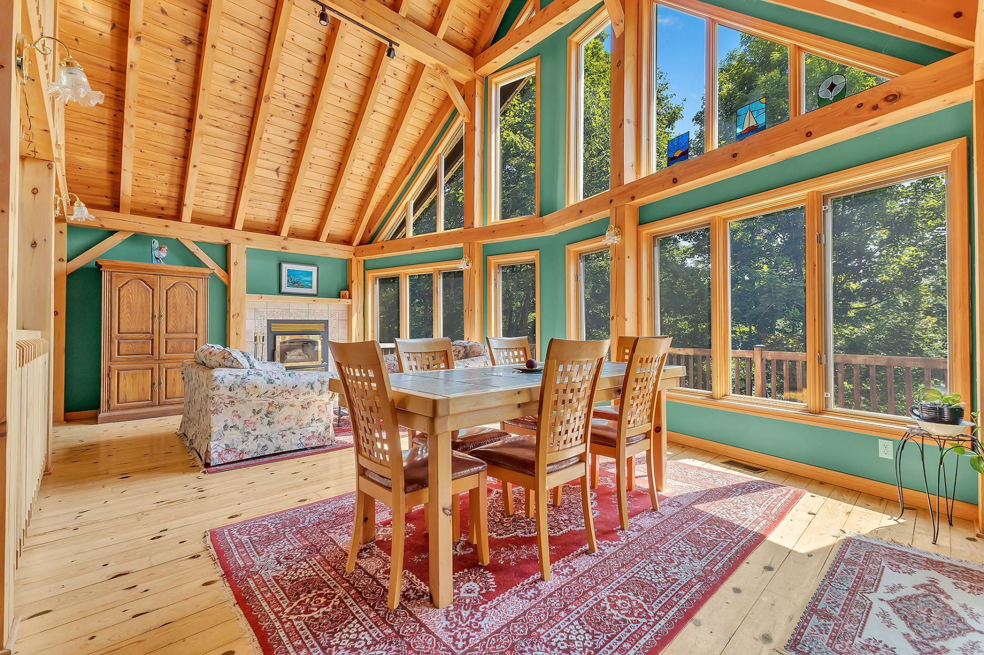 









242


Ch. du Lac-Grand

,
Val-des-Monts,




QC
J8N5J7

