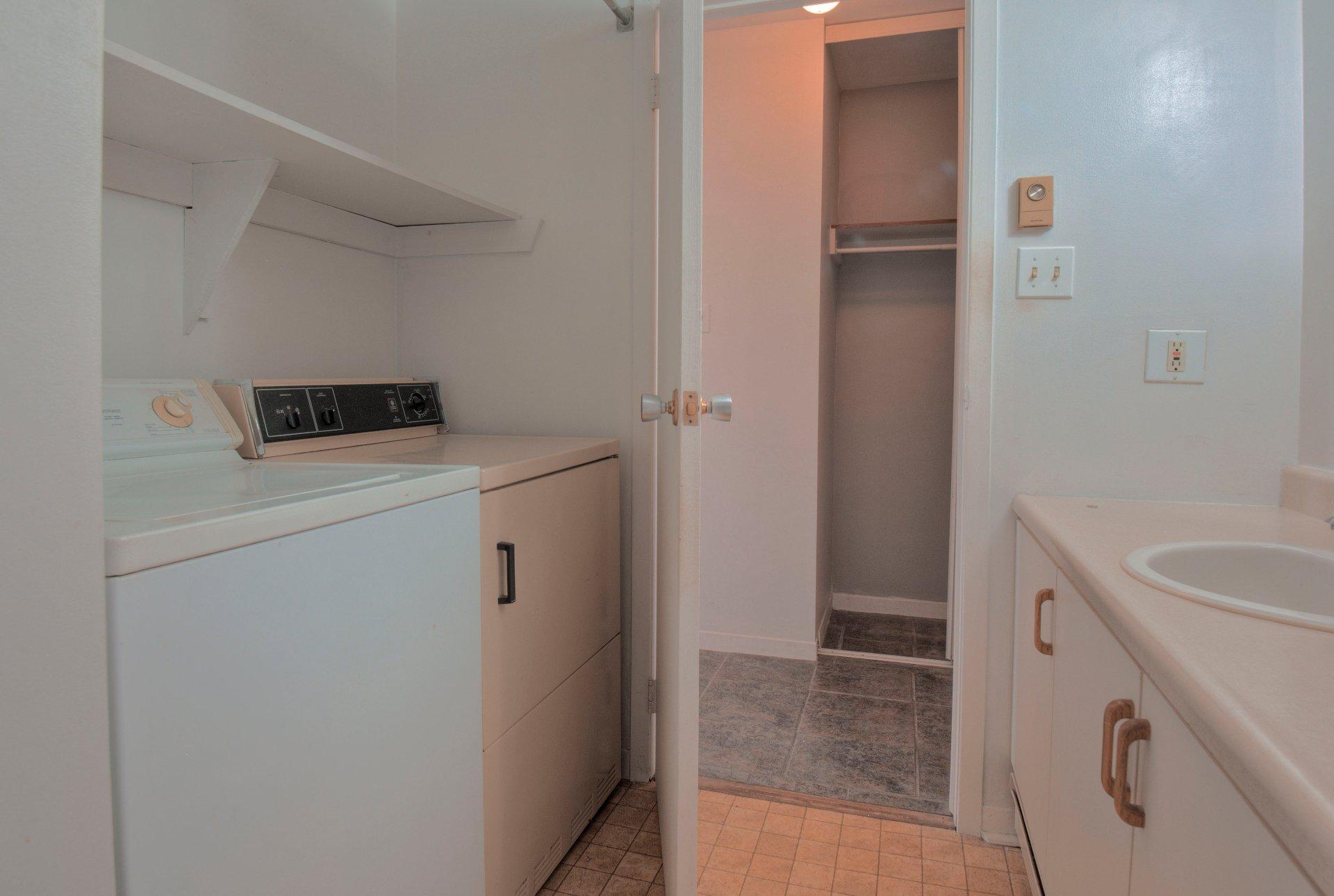 









462


Boul. Alexandre-Taché

, 402,
Gatineau (Hull),




QC
J9J0C2


