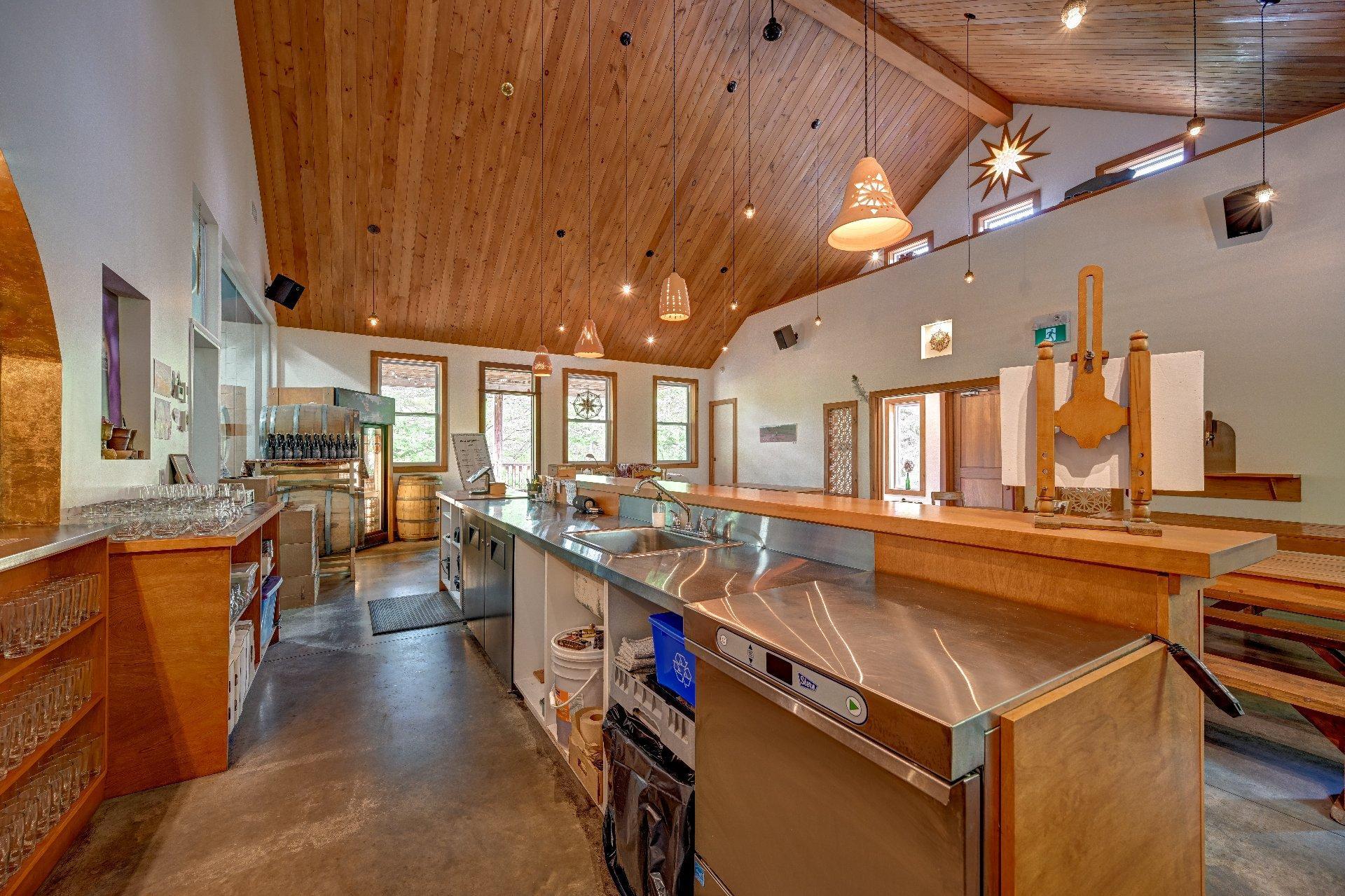









1201


10e Avenue

,
Val-Morin,




QC
J0T2R0

