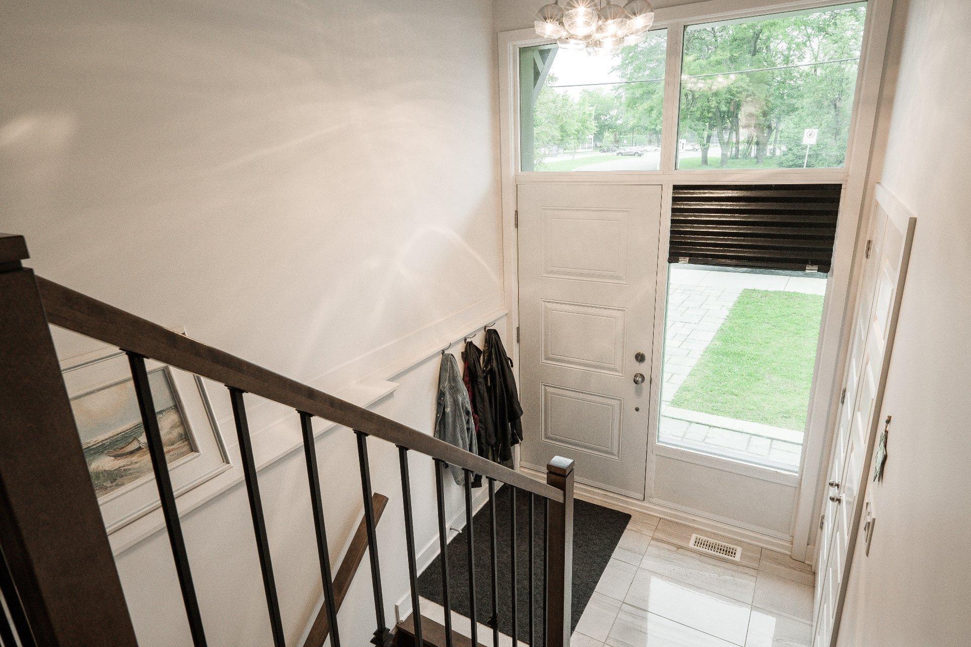 









5780B


Av. Parkhaven

,
Côte-Saint-Luc,




QC
H4W1X9

