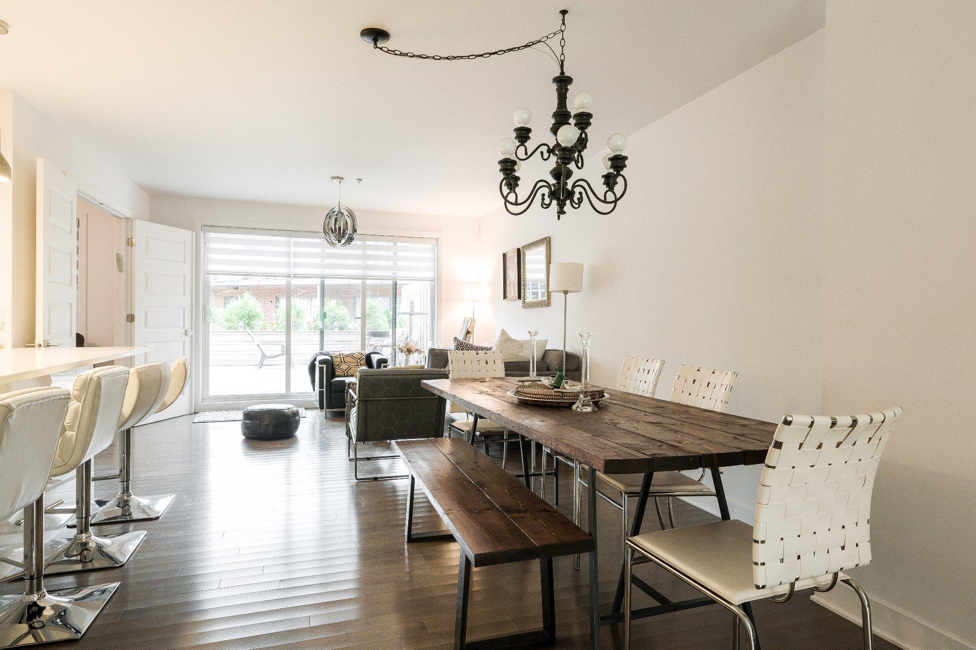 









5780B


Av. Parkhaven

,
Côte-Saint-Luc,




QC
H4W1X9

