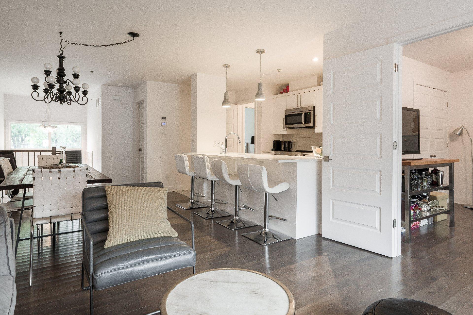









5780B


Av. Parkhaven

,
Côte-Saint-Luc,




QC
H4W1X9


